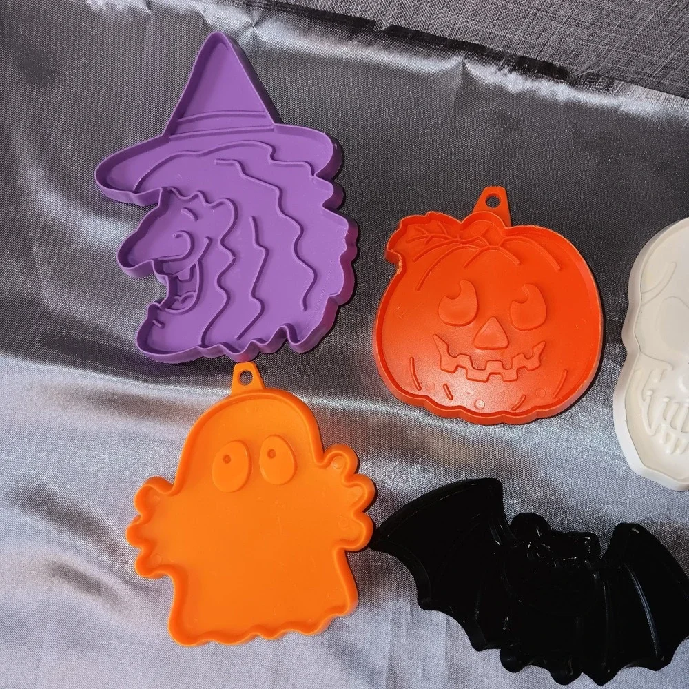 Hallmark Vintage Halloween Cookie Cutters Set 5 Witch Pumpkin Ghost Bat Skull